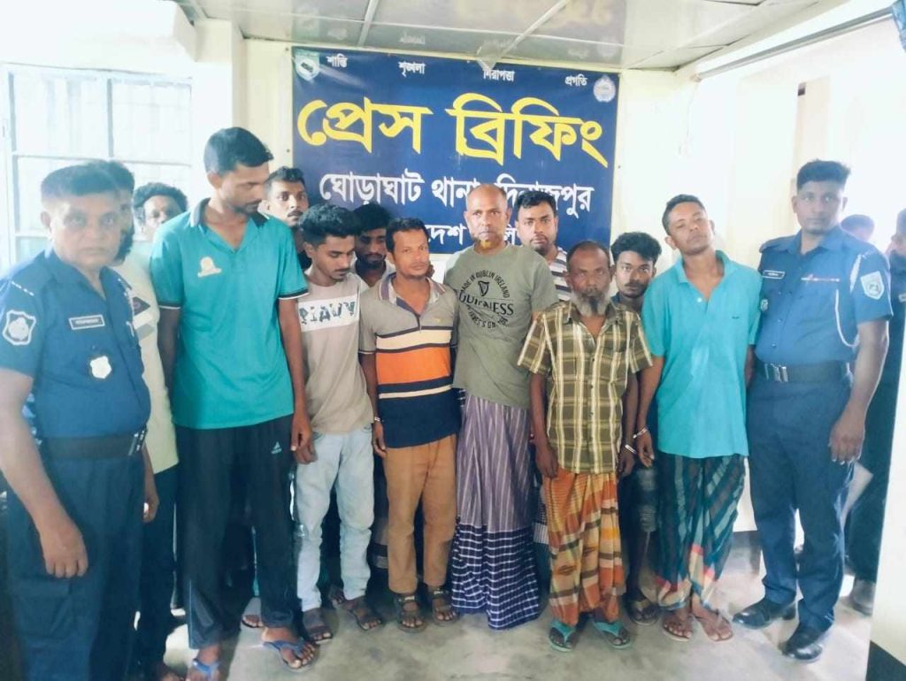 ঘোড়াঘাটে সার্কেল এএসপি’র নেতৃত্বে  মাদক বিরোধী অভিযানে গ্রেফতার-১০