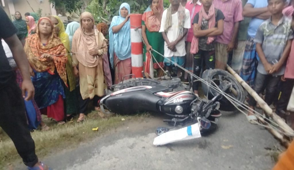 পুঠিয়ায় মাছ বোঝাই ট্রাকের চাকায় পিষ্ট হয়ে মোটরসাইকেল আরোহী নি’হত