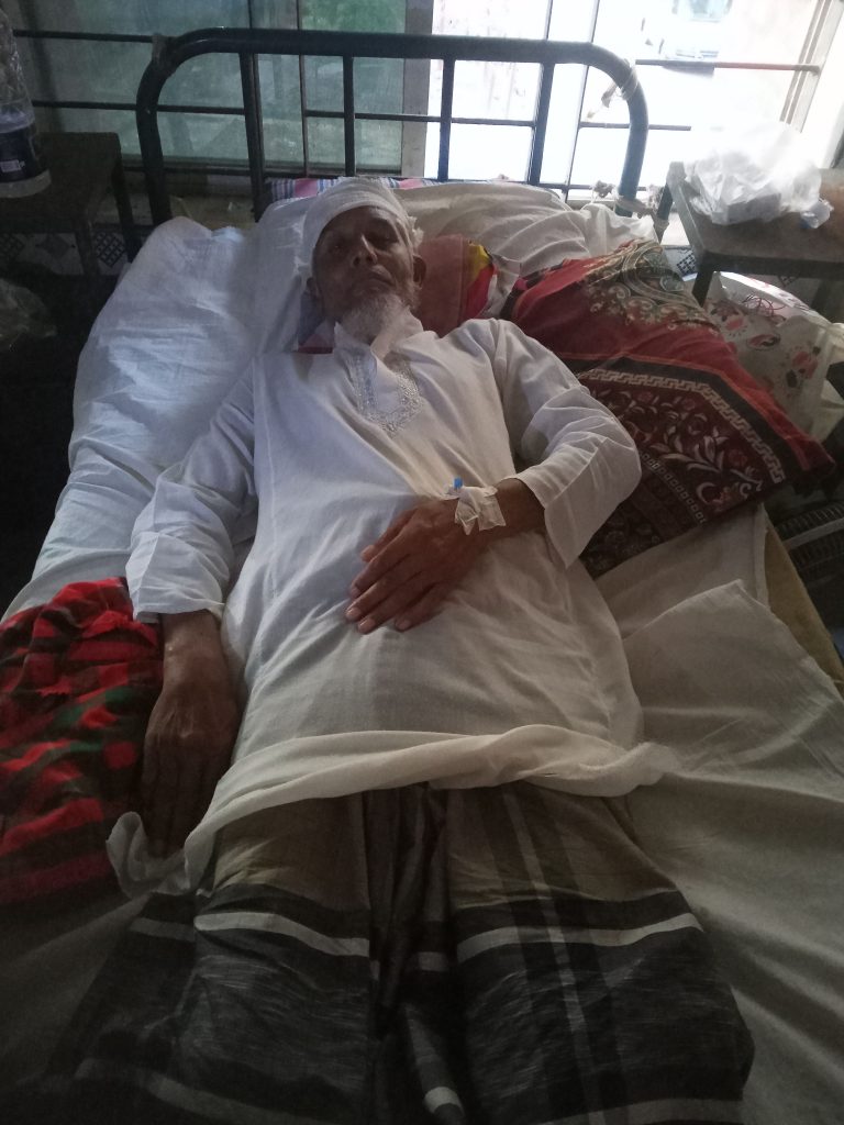 পুঠিয়ায় পূর্ব শত্রুতার জেরে মসজিদের ইমামকে কু’পিয়ে হ’ত্যার চেষ্টা