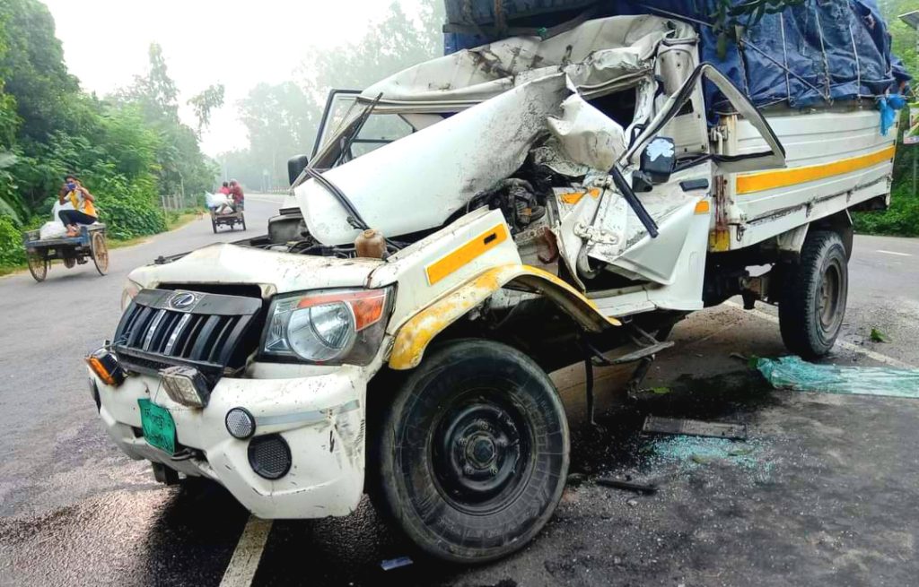 ঘোড়াঘাটে সড়ক দু’র্ঘটনায় মা ও শিশুসহ আহত ৩