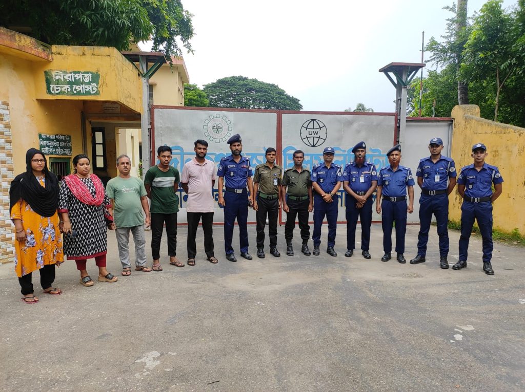 শিল্পাঞ্চলের আইন-শৃঙ্খলা রক্ষায় ইন্ডাস্ট্রিয়াল পুলিশ কর্ম-বিরতির পর কাজ শুরু করেছে