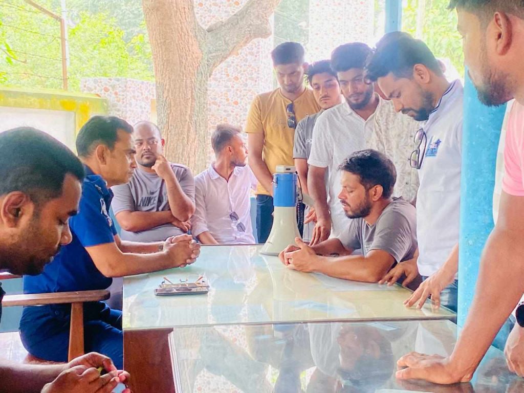 পুঠিয়া থানা পুলিশ কাজে ফেরায় ছাত্রদলের অভিনন্দন