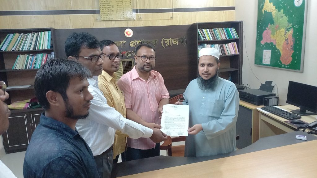 পঞ্চগড়ে নন এমপিও শিক্ষা প্রতিষ্ঠানের শিক্ষকদের এক দফা দাবিতে স্মারকলিপি প্রদান