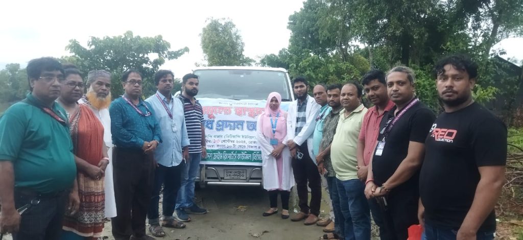 তিতাসে বাংলাদেশ ক্রাইম রিপোর্টার্স কাউন্সিলের উদ্যোগে বন্যা দুর্গতদের মাঝে স্বাস্থ্যসেবা ও ঔষধ বিতরণ