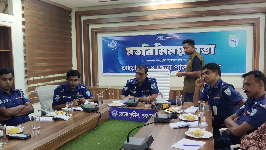 পঞ্চগড়ে সাংবাদিকদের তথ্য দিয়ে সহযোগিতা করার আহ্বান জানালেন নবাগত পুলিশ সুপার