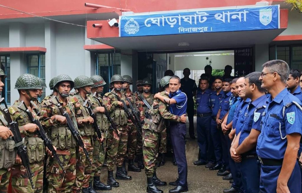 ঘোড়াঘাটে আইন- শৃঙ্খলা পরিস্থিতি স্বাভাবিক, থানা থেকে সরিয়ে নেয়া হলো সেনা সদস্যদের