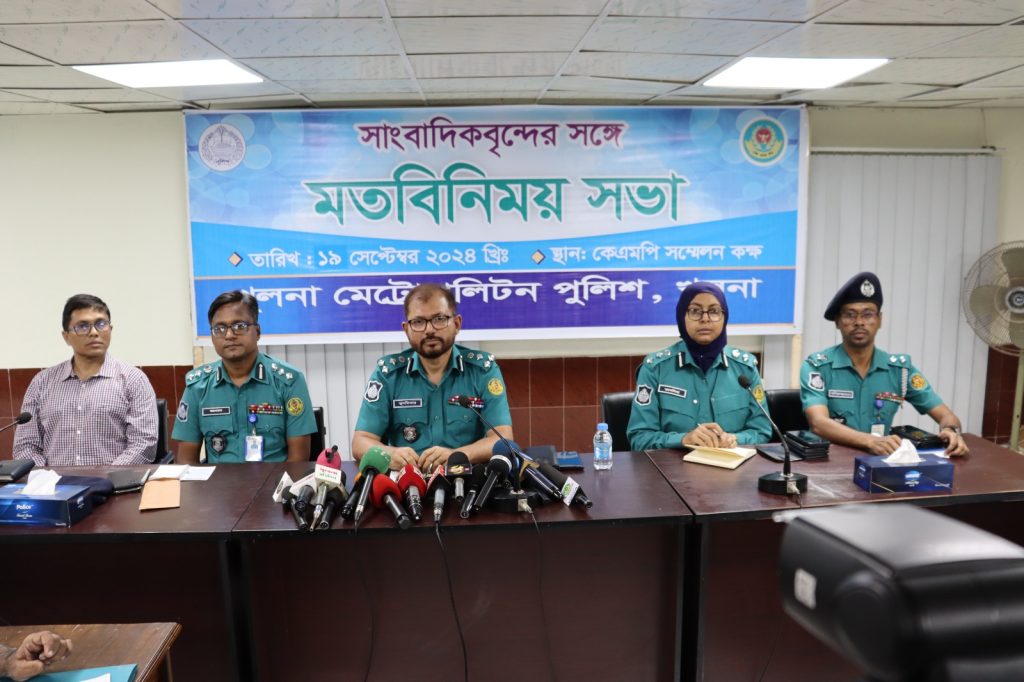 খুলনায় সাংবাদিকদের সঙ্গে খুলনা মেট্রোপলিটন পুলিশের নবাগত কমিশনারের মতবিনিময়