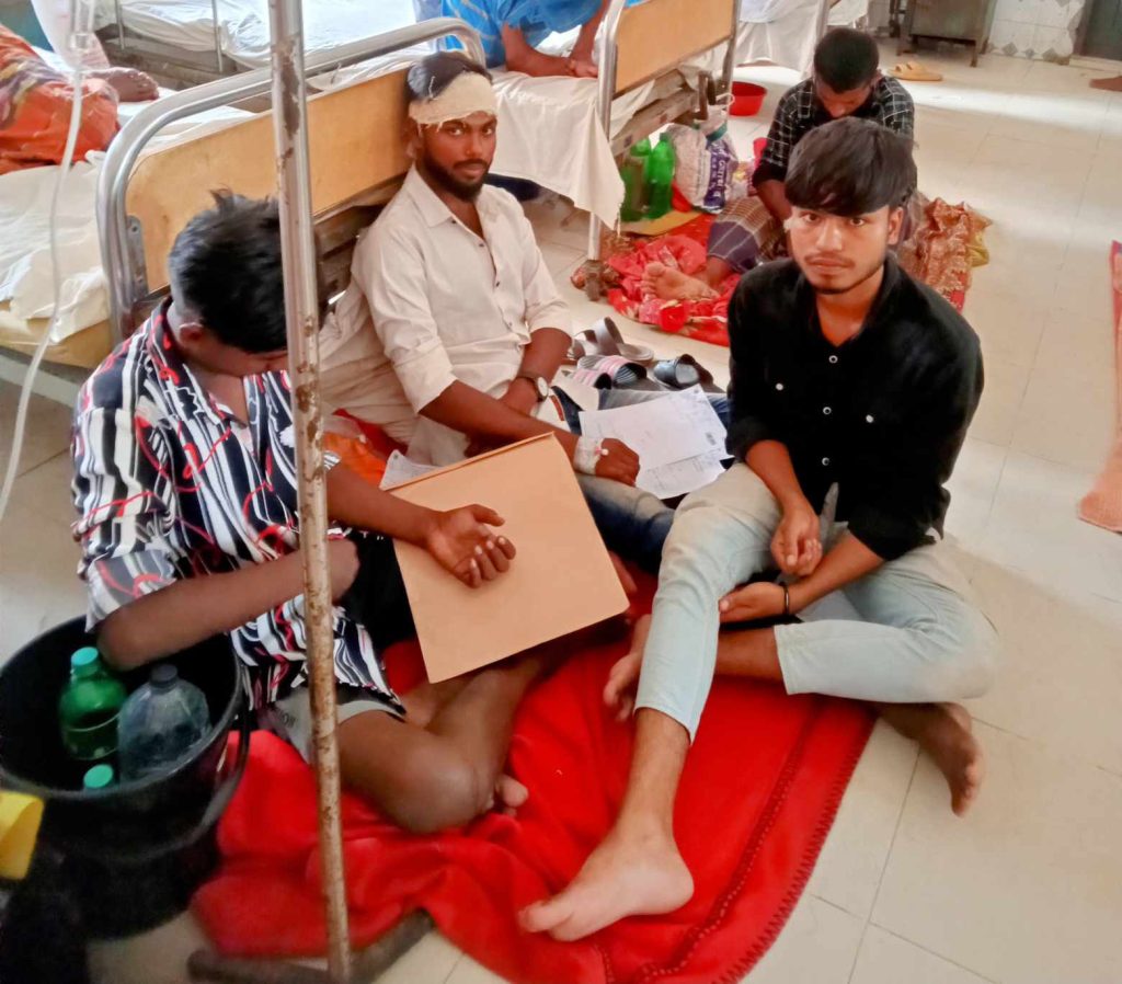 ফেসবুকে পোস্ট দেওয়াকে কেন্দ্র করে পুঠিয়ায় সং’ঘর্ষে গুরুতর আহত ৩