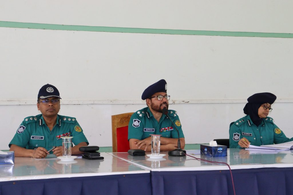 দুর্গাপূজায় আইন-শৃঙ্খলা স্বাভাবিক রাখতে কঠোর অবস্থানে কেএমপি