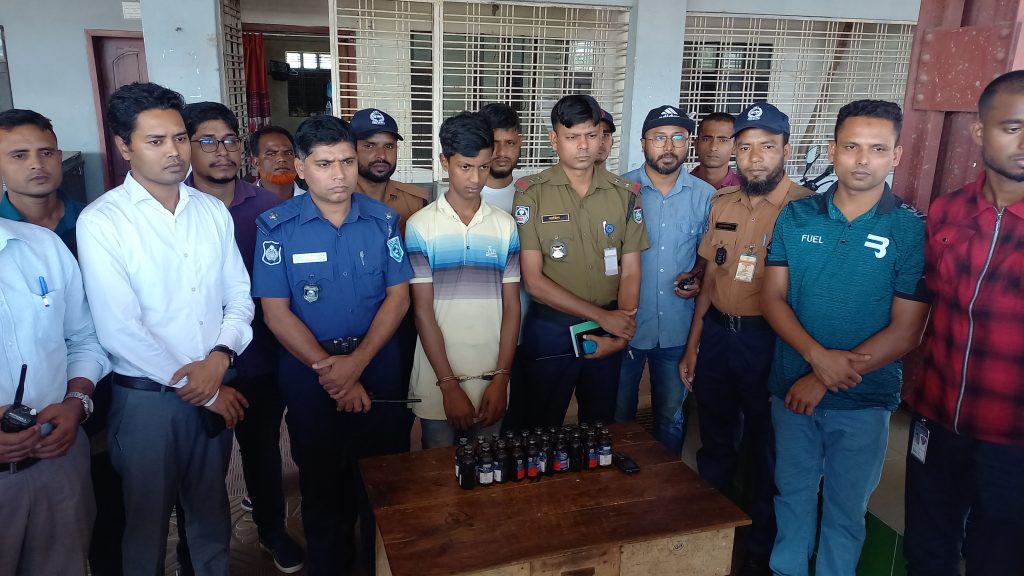 পঞ্চগড় রেলস্টেশন থেকে ফে’ন্সিডিলসহ আটক ১