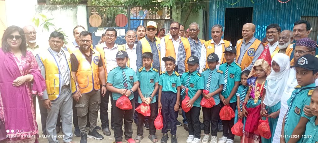 পাংঙ্গাশিয়া বাচ্চু মিয়া স্কুলের আয়োজনে শিক্ষা উপকরণ বিতরণ ও বিনামূল্যে চিকিৎসা ক্যাম্প