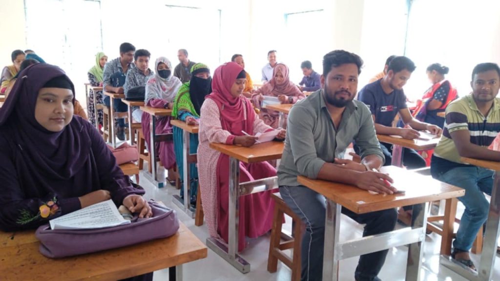 পঞ্চগড়ে প্রথমবারের মত চারুকলা ও আইসিটি পরীক্ষা অনুষ্ঠিত