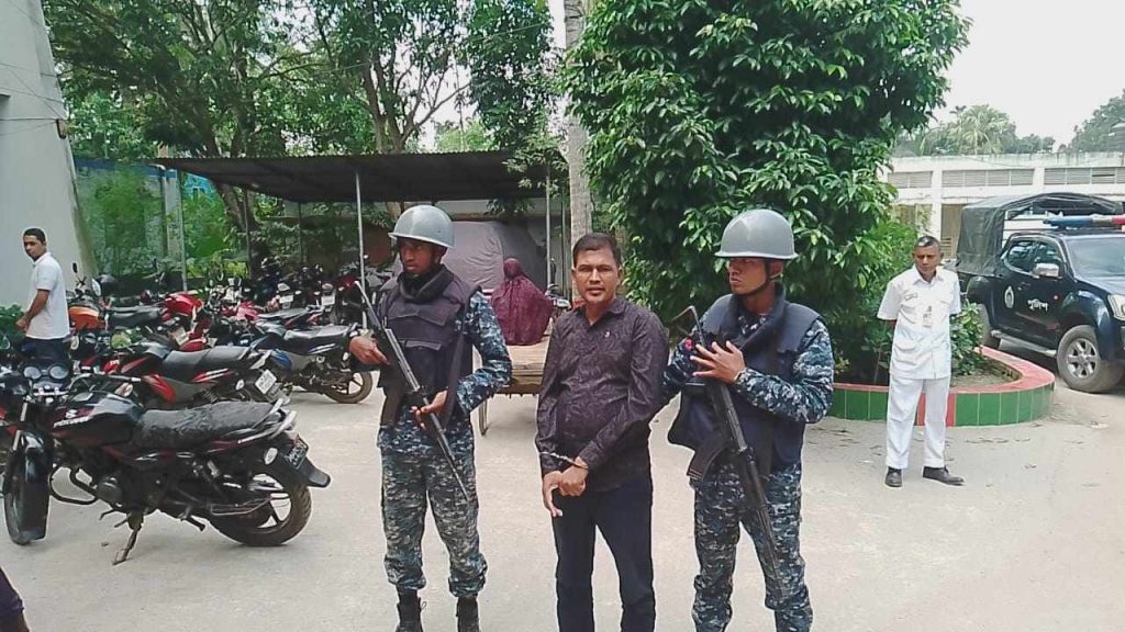 দিঘলিয়ায় অ’স্ত্রসহ বিএনপি নেতা আটক