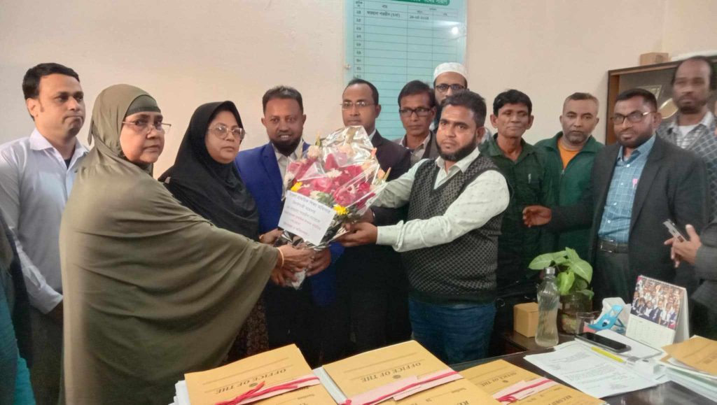 ঝিনাইগাতীতে প্রাথমিক শিক্ষক সমিতির পক্ষ থেকে নির্বাহী অফিসার সহকর্মীদের কে ফুলেল শুভেচ্ছা