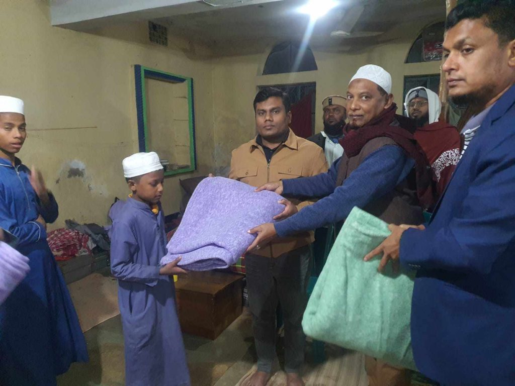 এতিম ও অসহায় ছাত্রদের মাঝে শীতের কম্বল বিতরণ করলেন ঝিনাইগাতীর ইউএনও