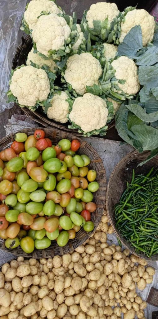 ঝিনাইগাতীতে স্বস্তি ফিরেছে সবজির বাজারে 