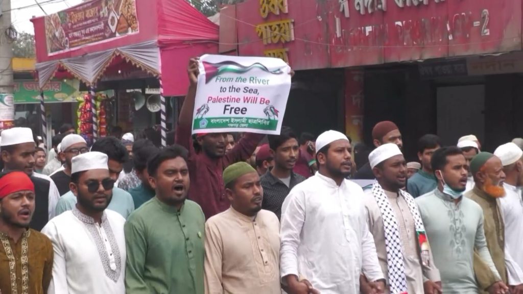 গ*ণহত্যার প্রতিবাদে পঞ্চগড়ে মুসল্লীদের বিক্ষোভ