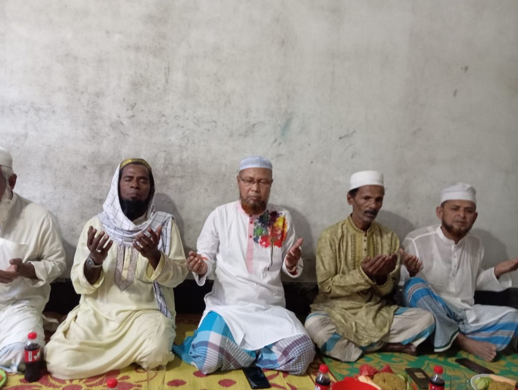 পশ্চিম শ্রীমদ্দি যুব সমাজের উদ্যোগে ইফতার ও দোয়ার মাহফিল অনুষ্ঠিত