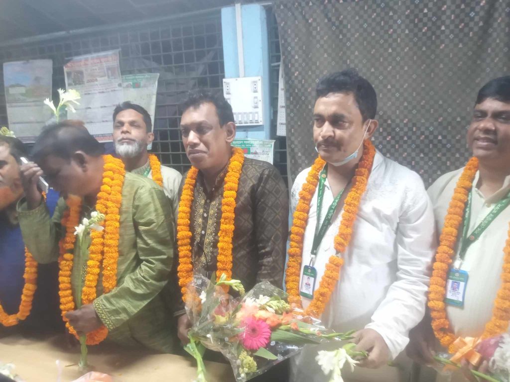 দিনাজপুর দলিল লেখক সমিতির সভাপতি ফেরদৌস, সাধারণ সম্পাদক আইয়ূব