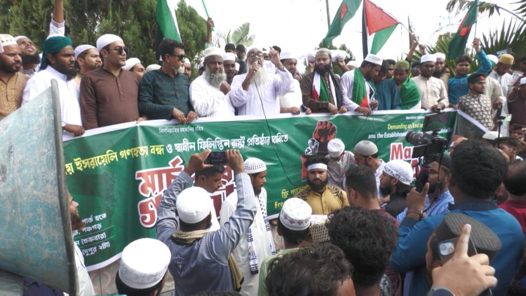 গ*ণহত্যার প্রতিবাদে পঞ্চগড়ে বিক্ষোভ