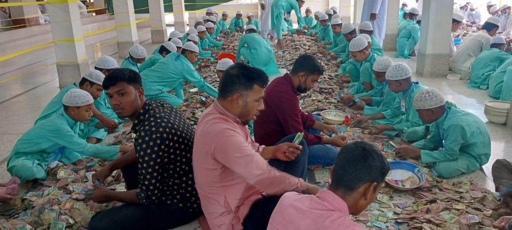 কিশোরগঞ্জের পাগলা মসজিদে এবার পাওয়া গেল সর্বোচ্চ ৯ কোটি ১৭ লাখ ৮০ হাজার ৬ শ’ ৮৭ টাকা