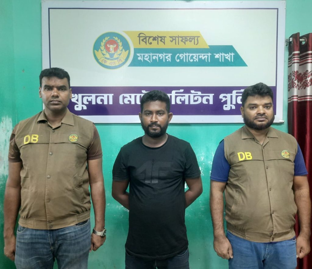 খুলনায় ৮ রাউন্ড কা*র্তুজসহ স*ন্ত্রাসী গ্রেফতার