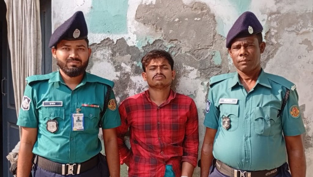 কেএমপির অভিযানে পুলিশের লু*ন্ঠিত অ*স্ত্র-গোলাবারুদসহ স*ন্ত্রাসী গ্রেফতার