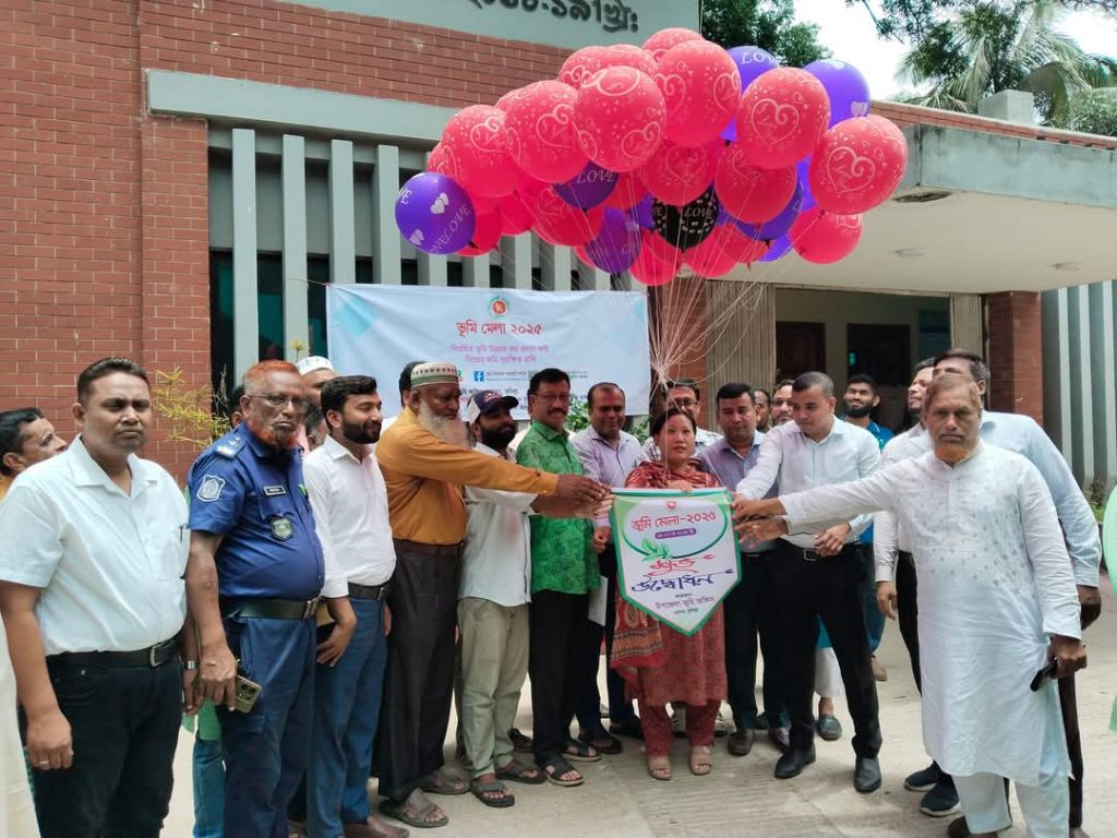 হোমনায় তিন দিনব্যাপী ভূমি মেলার উদ্বোধন