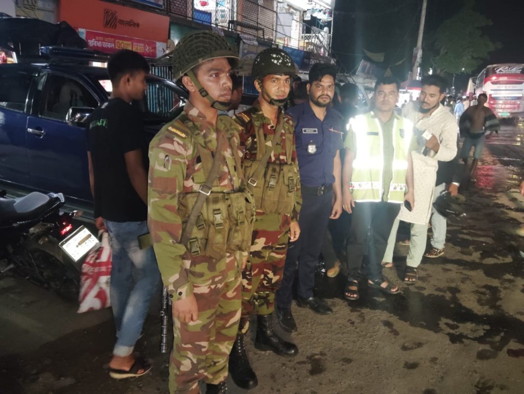 পুঠিয়ায় যৌথ বাহিনীর চেকপোস্টে ৫৫ গাড়ীর মামলা, ১লাখ ৬৫ হাজার টাকা জরিমানা আদায়