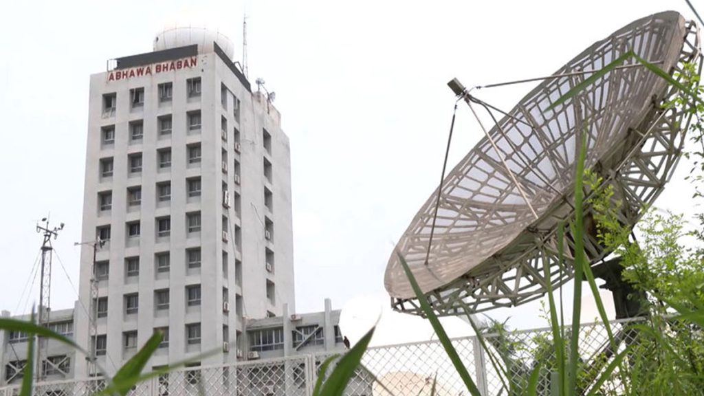 তিন বিভাগে ভারী থেকে অতি ভারী বৃষ্টির আভাস, পাহাড় ধসের আশঙ্কা