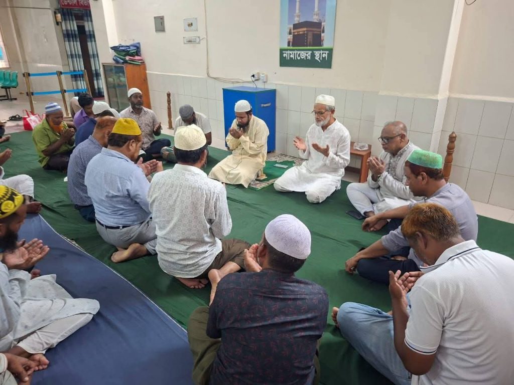 দিনাজপুরে সাবেক প্রধানমন্ত্রী বেগম খালেদা জিয়ার জন্মবার্ষিকী উপলক্ষে দোয়া মাহফিল অনুষ্ঠিত