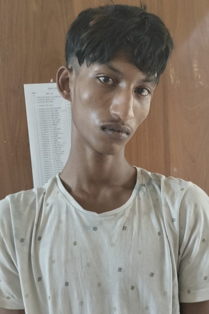 হোমনায় ১ কেজি ১০০ গ্রাম গাঁজাসহ মাদক কারবারি আটক