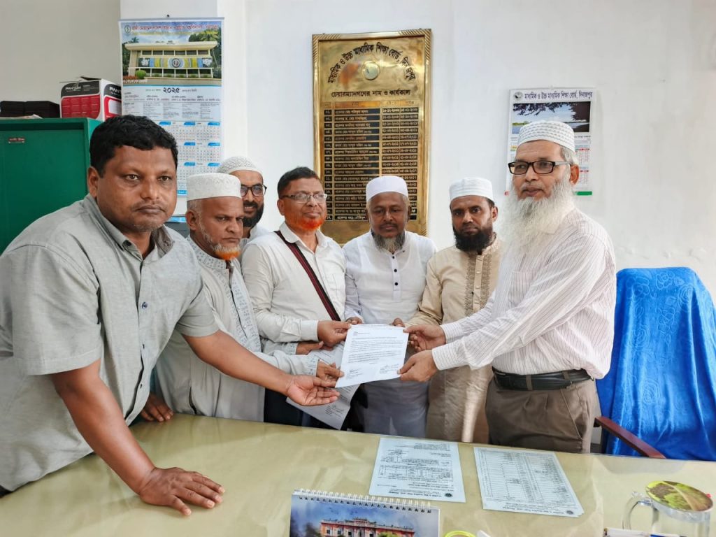 মাধ্যমিকে ইসলাম শিক্ষা বিষয়কে  আবশ্যিক করণের এর দাবিতে দিনাজপুরে স্মারকলিপি প্রদান