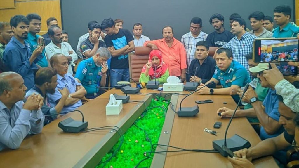 রংপুরে ‘মব’ করে সাংবাদিককে হেনস্তার অভিযোগ ‘জুলাই যোদ্ধার’ বিরুদ্ধে