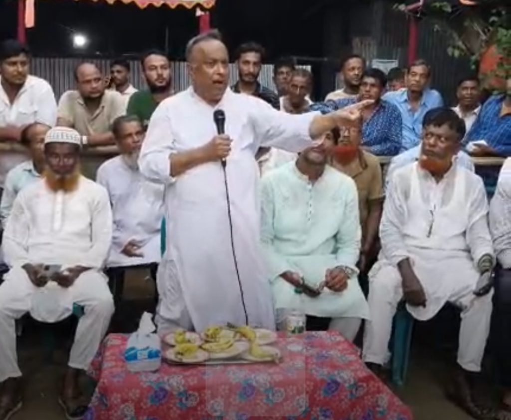 হোমনায় পূজামণ্ডপ পরিদর্শন ও শুভেচ্ছা বিনিময় করলেন ইঞ্জি. এম এ মতিন খান