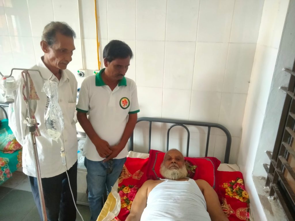 অসুস্থ সাংবাদিক আব্দুল মজিদকে হাসপাতালে দেখতে গেলেন সাংবাদিক নেতৃবৃন্দ