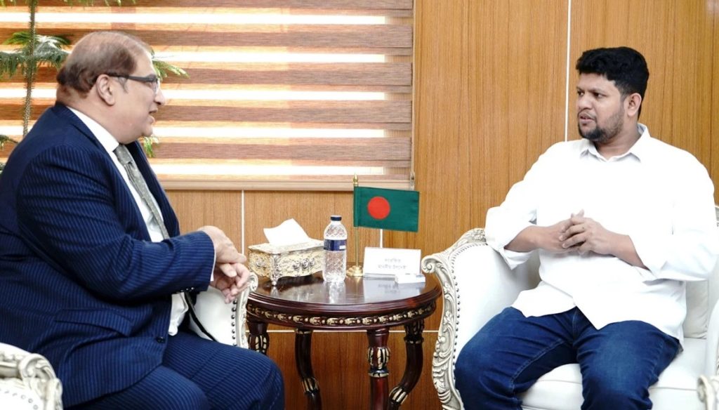 তথ্য ও সম্প্রচার উপদেষ্টার সঙ্গে পাকিস্তানের হাইকমিশনারের সাক্ষাৎ