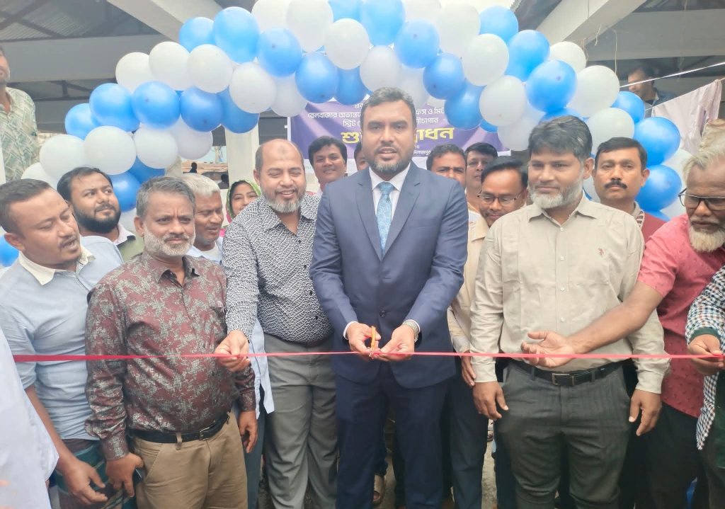 দিনাজপুর পৌরসভার রেলবাজারে বিভিন্ন স্থাপনা নির্মাণ কাজের উদ্বোধন