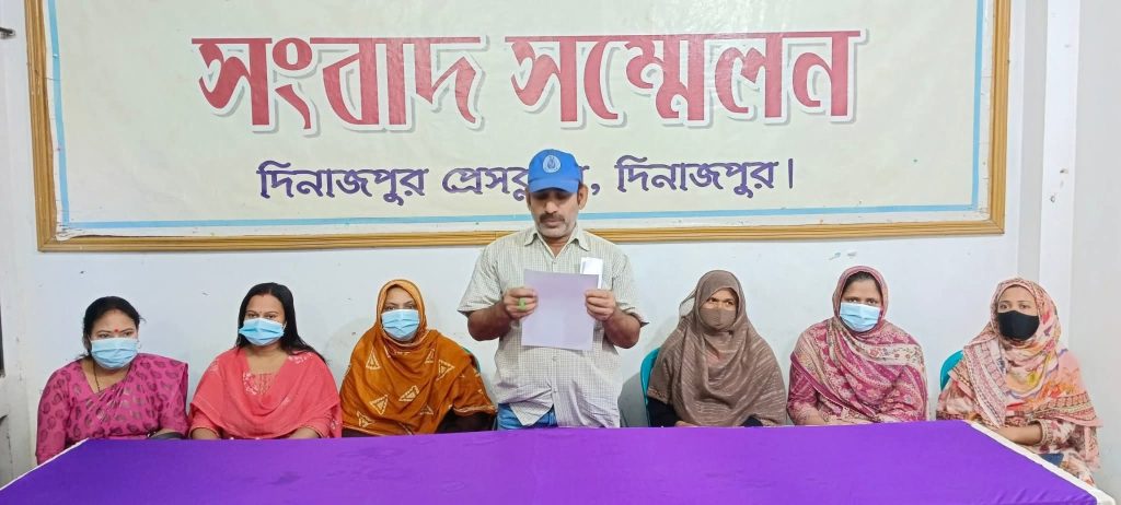 দিনাজপুরে কয়েক কোটি কোটি টাকা হাতিয়ে নেওয়া প্র*তারক চক্রের বিরুদ্ধে সংবাদ সম্মেলন