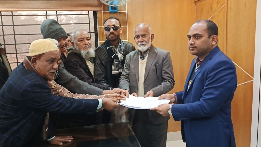 দিনাজপুর-৫ আসনে স্বতন্ত্র প্রার্থী হিসেবে রেজওয়ানুল হকের মনোনয়নপত্র দাখিল