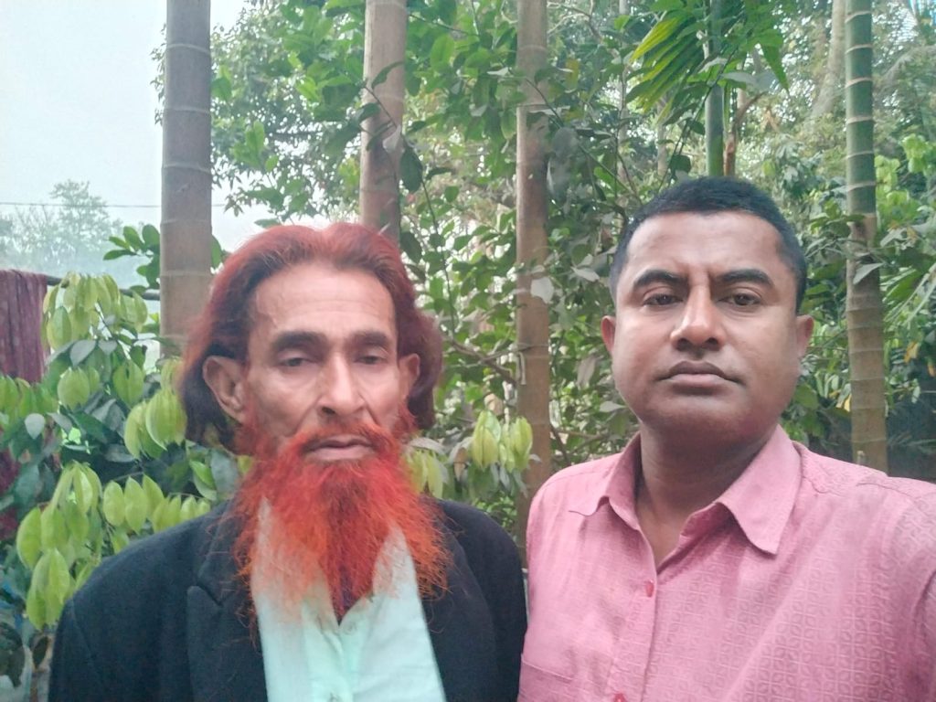 অসুস্থ বাবা মায়ের পাশে সংসারের হাল ধরে রাখতে সাংবাদিক মাসুদ আলমের দিন কাটছে অতি কষ্টে