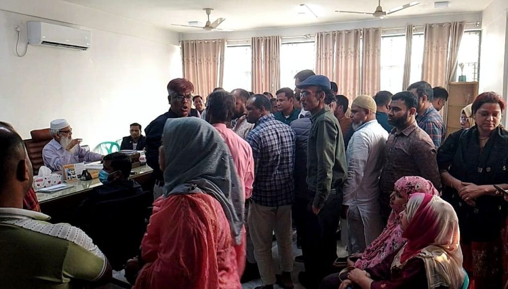 পদোন্নতির দাবিতে উত্তাল দিনাজপুর শিক্ষা বোর্ড