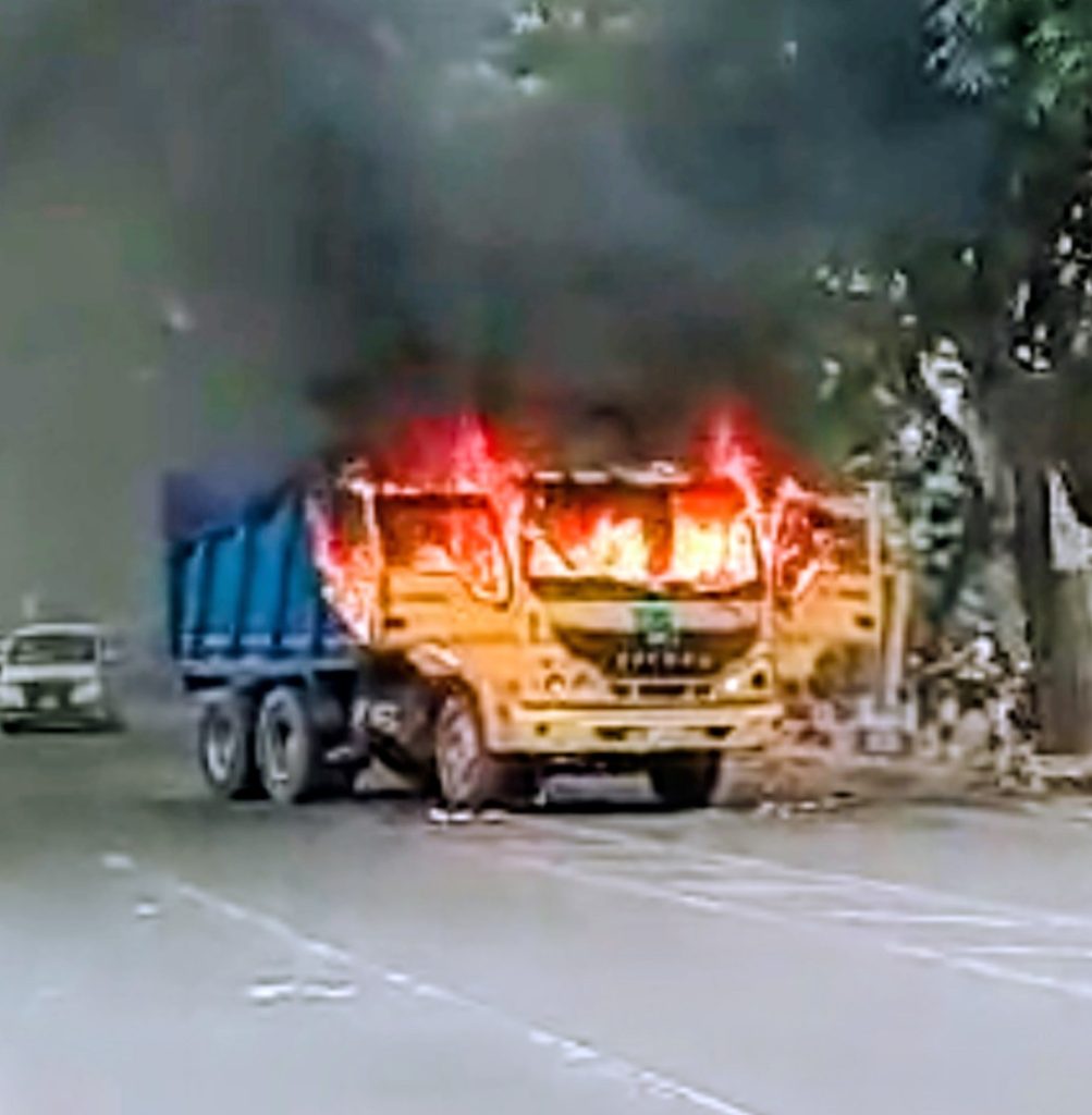 পুঠিয়ায় বালুবাহী ড্রাম ট্রাক-মোটরসাইকেলের মুখোমুখি সংঘর্ষে পিতা-পুত্র নিহত