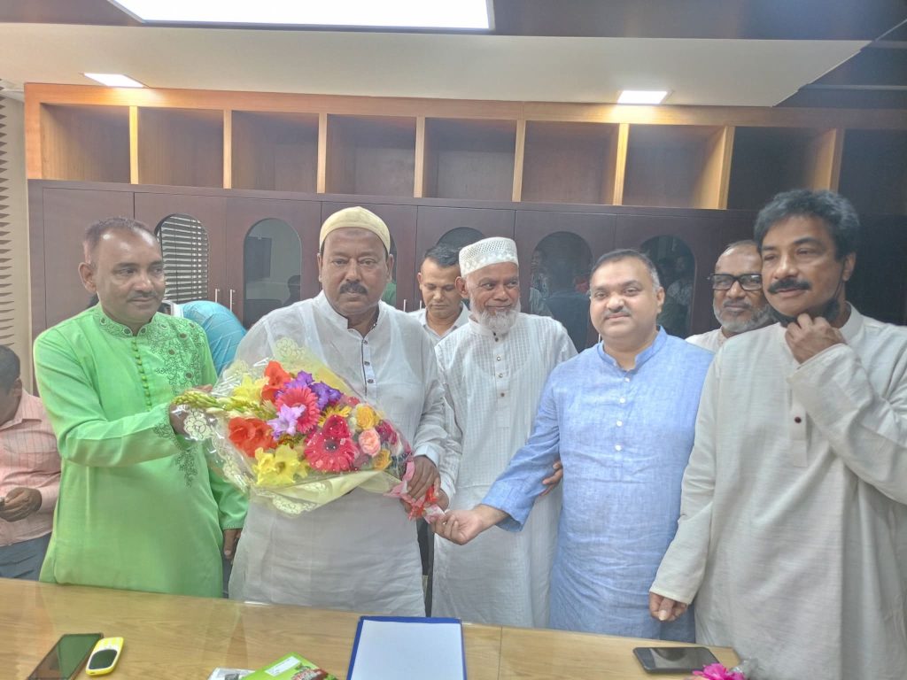 দিনাজপুর জেলা পরিষদের প্রশাসক হিসেবে প্রথম দিন অফিস করলেন মোফাজ্জল হোসেন দুলাল