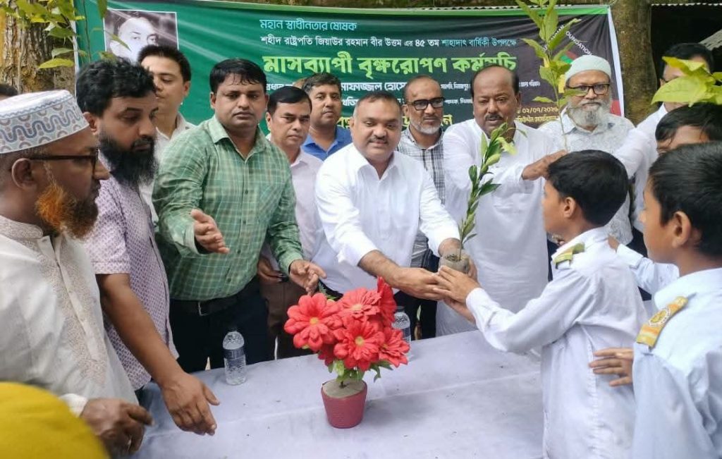 দিনাজপুরে জিয়াউর রহমান ফাউন্ডেশনের উদ্যোগে বৃক্ষরোপণ ও চারা বিতরণ কর্মসূচির উদ্বোধন