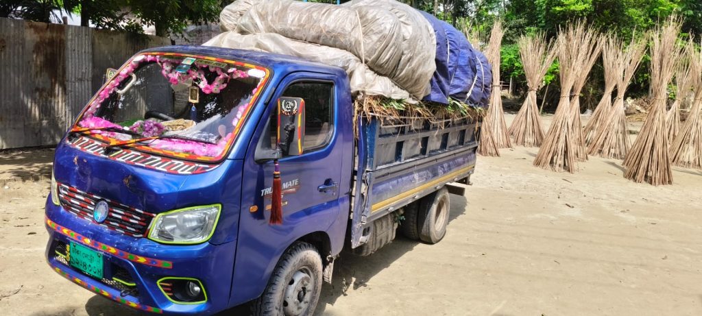 পুঠিয়ায় রাস্তা পার হতে গিয়ে পিকআপের ধাক্কা, বৃদ্ধের মৃত্যু