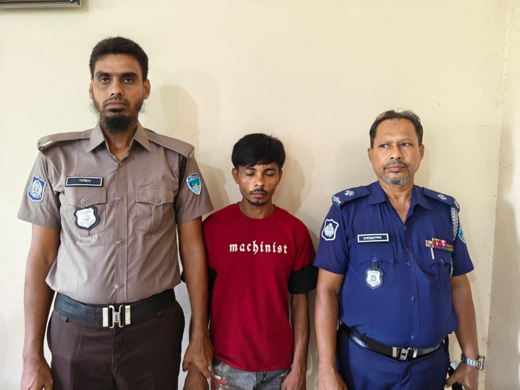 হোমনায় মাদ্রাসার তালা ভেঙ্গে নগদ টাকা চুরি, সিসিটিভি ফুটেজ দেখে চোর আটক