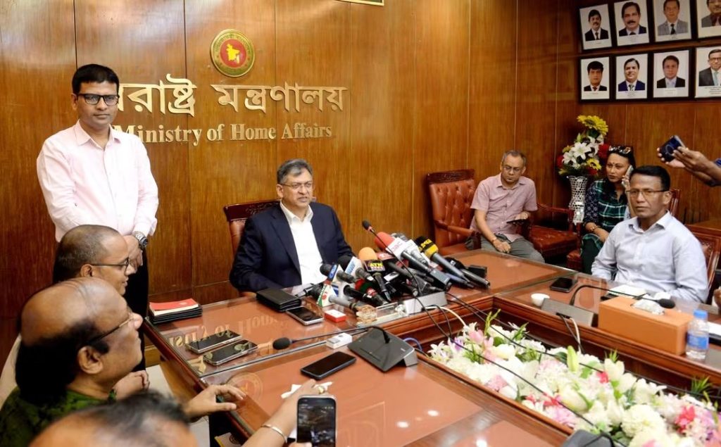 আইনশৃঙ্খলার অবনতি ঘটানোর যেকোনো অপচেষ্টা কঠোর হস্তে দমন করা হবে: স্বরাষ্ট্রমন্ত্রী
