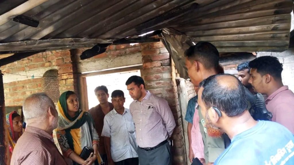 পুঠিয়ায় আগুনে পুড়ে বাড়িঘর ও গরু-ছাগল ভস্মীভূত