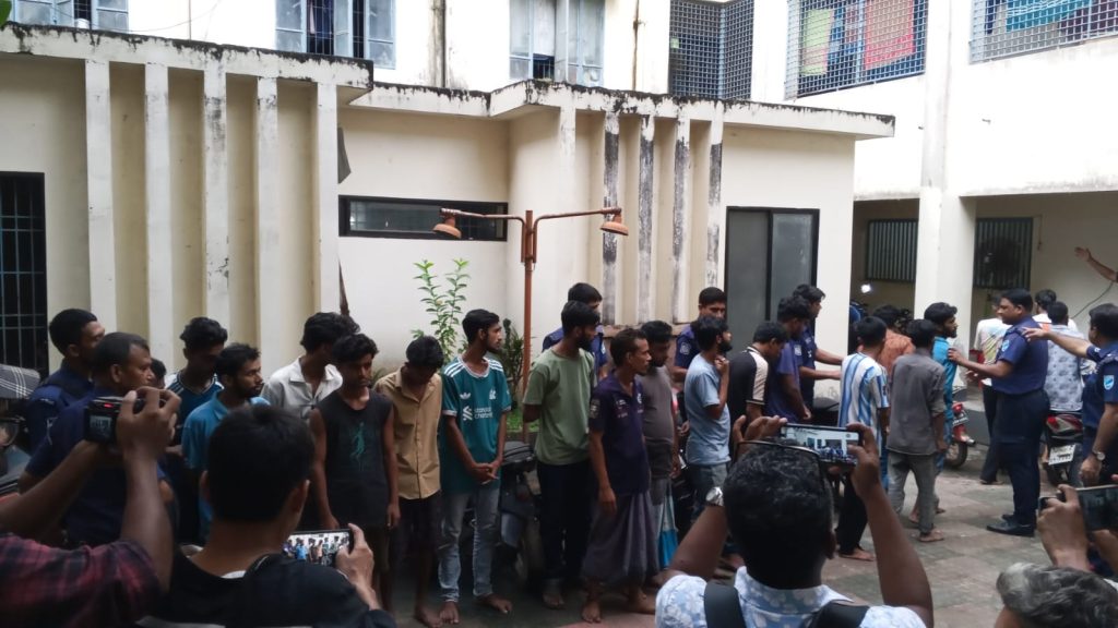 কিশোরগঞ্জে পুলিশের বিশেষ অভিযান ‎মোবাইল ও অনলাইন প্ল্যাটফর্মে জুয়ার অভিযোগে ২১ জন আটক